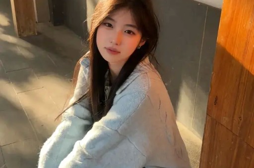 许戈辉现状：57岁染紫发满脸憔悴富豪老公不在女儿也独居国外
